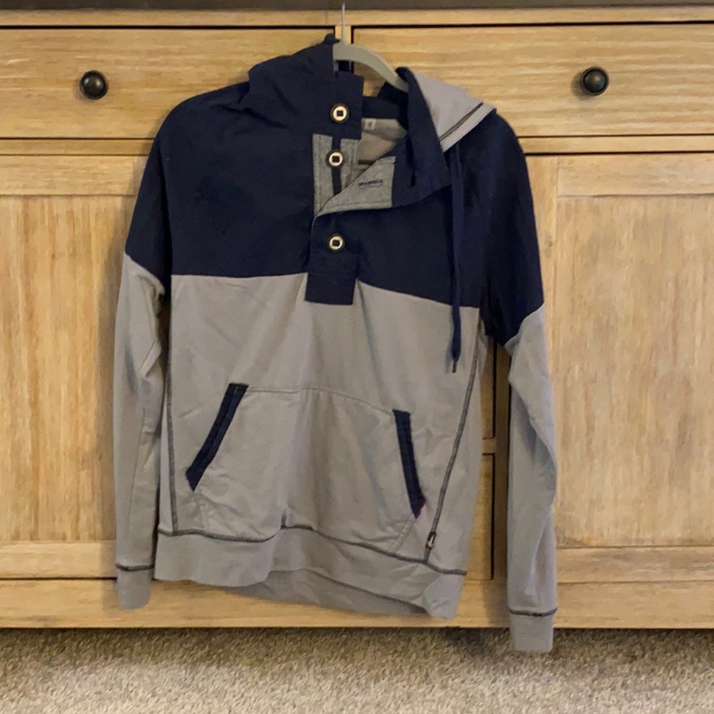 Men’s sweatshirt. Size medium. Howe